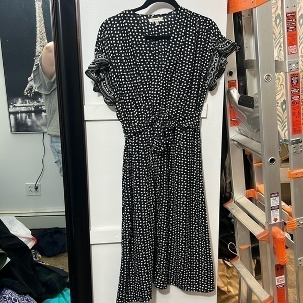 Max studio, polkadotted, pleaded front, extra small black and white dress
